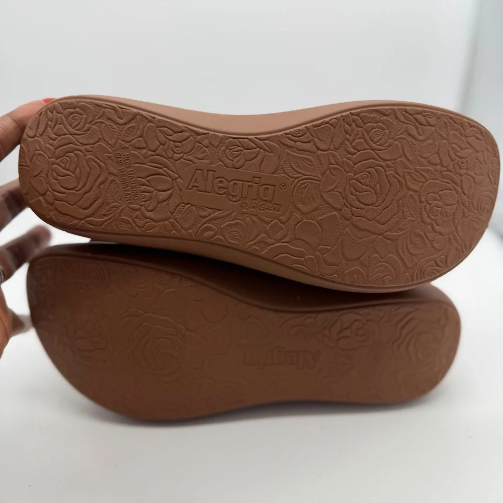 Alegria Betsie Stretch Luggage Brown Platform Sandals BSE-7773 Size 37 US 7-7.5